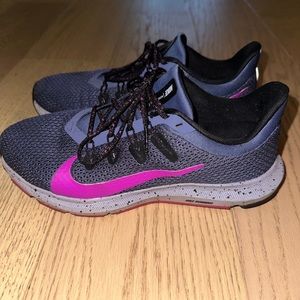 Women’s Nike tennis shoes